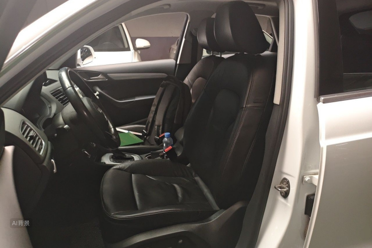 Audi Q3 2016 car image #17