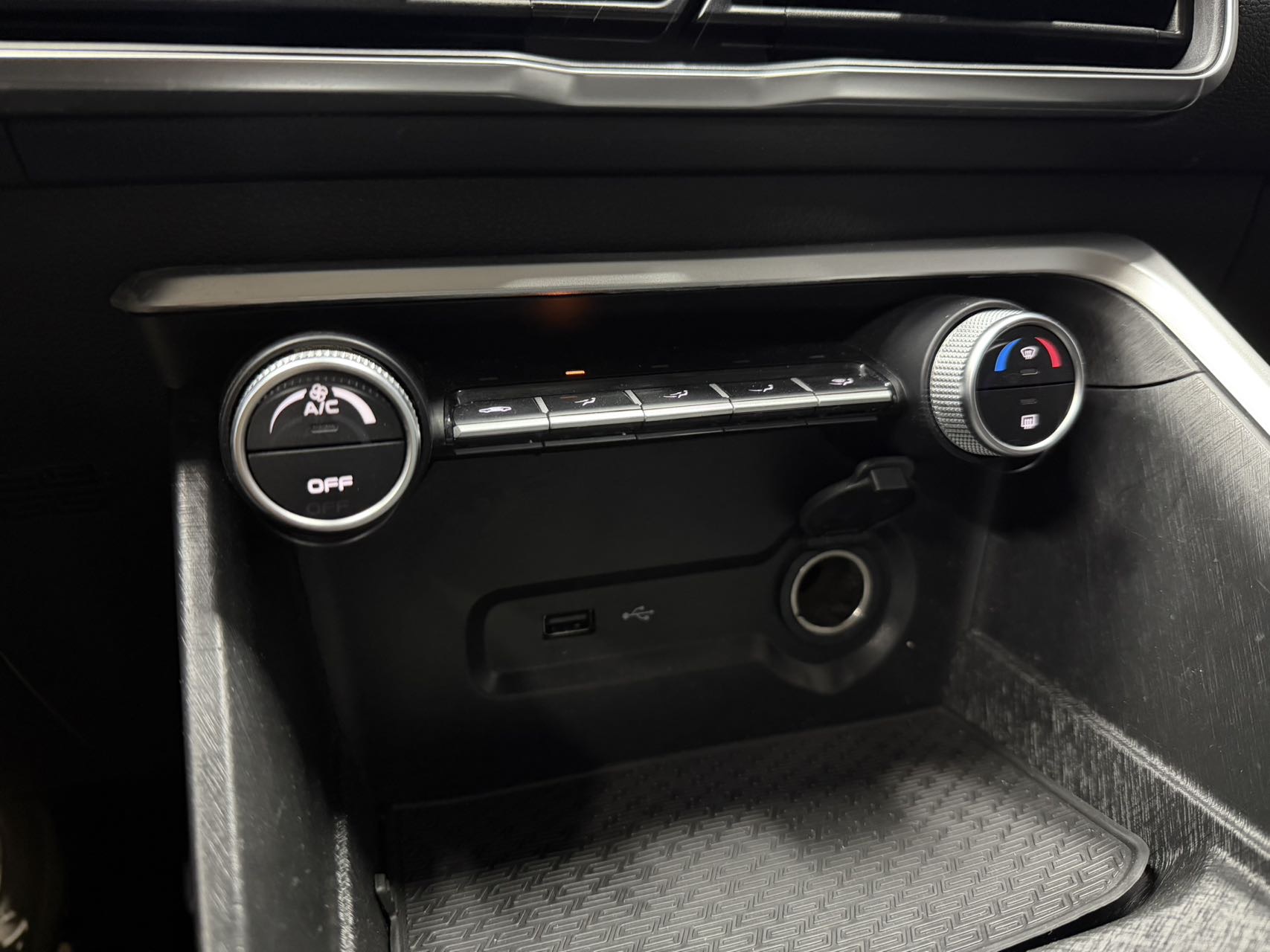 GEELY Coolray 2022 car image #21
