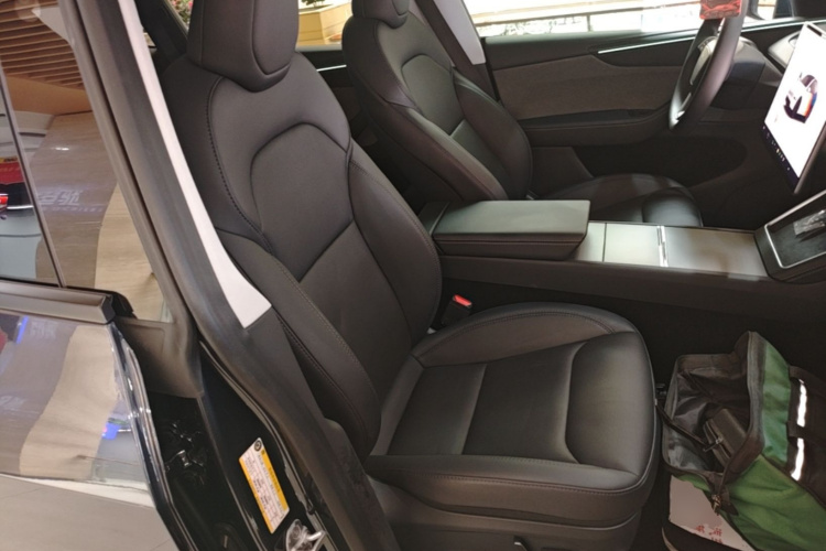 Tesla Model Y 2025 car image #24