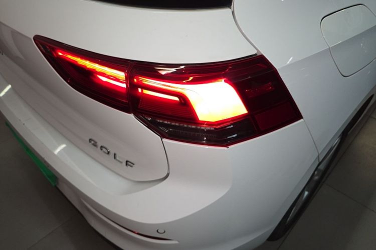 Volkswagen Golf 2023 car image #8
