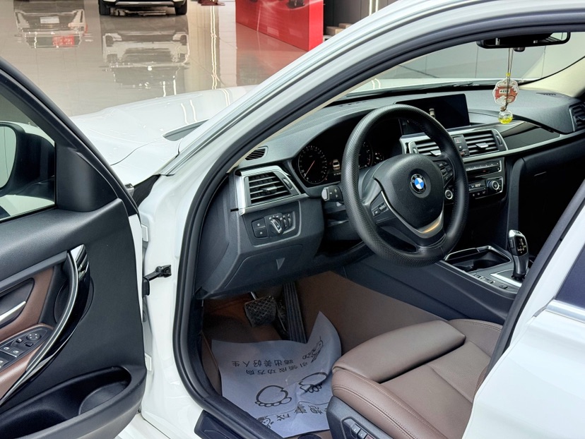 BMW 3 Series 2018 #5 BMW 3 Series 2018 car image #5