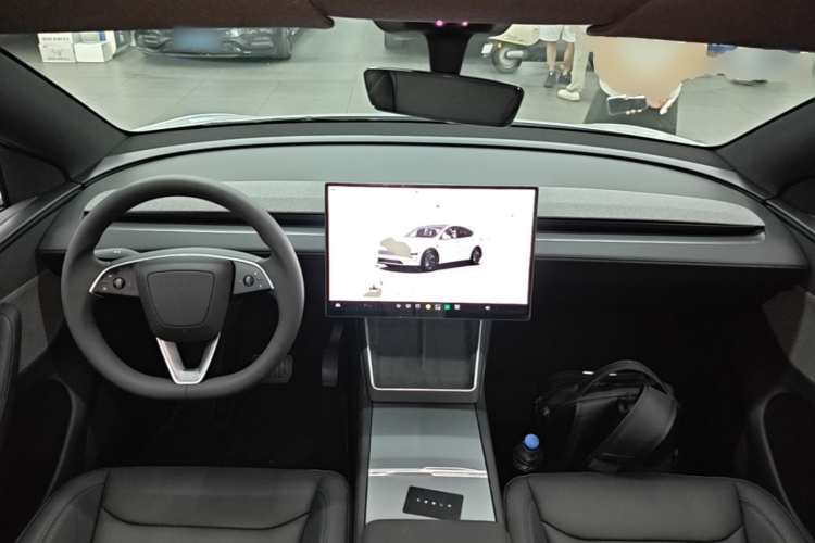 Tesla Model Y 2026 #10 Tesla Model Y 2026 car image #10