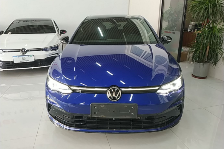 Volkswagen Golf 2021 car image #3