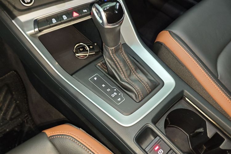 Audi Q3 2021 car image #18