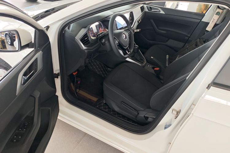 Volkswagen Polo 2021 car image #16