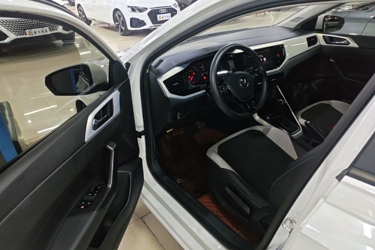 Volkswagen Polo 2022 car image #16