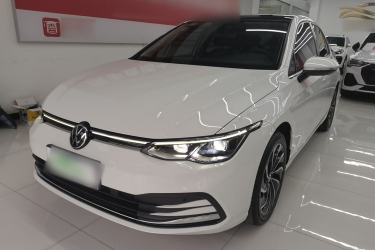 Volkswagen Golf 2024 car image #2