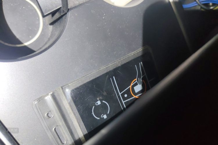 Tesla Model 3 2022 car image #10
