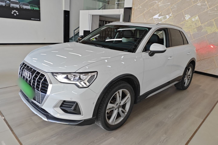 Audi Q3 2021 car image #2