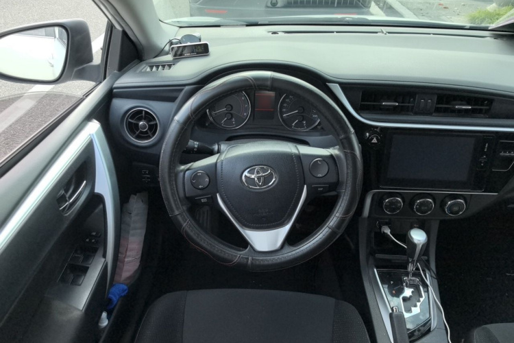 Toyota Corolla 2017 #11 Toyota Corolla 2017 car image #11