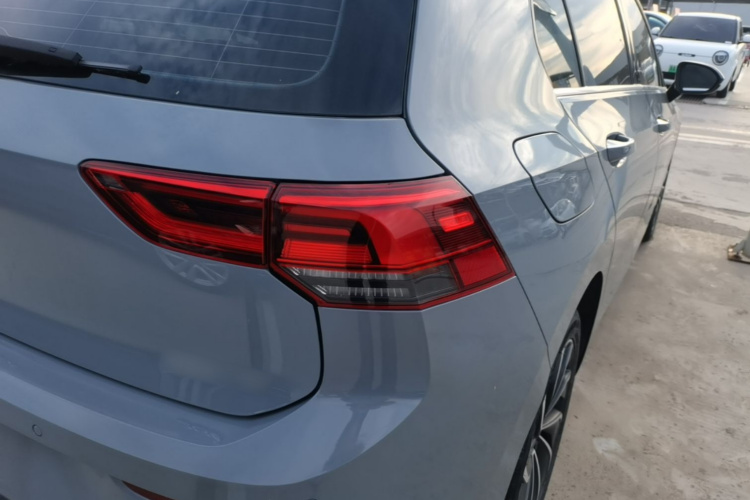Volkswagen Golf 2022 car image #8
