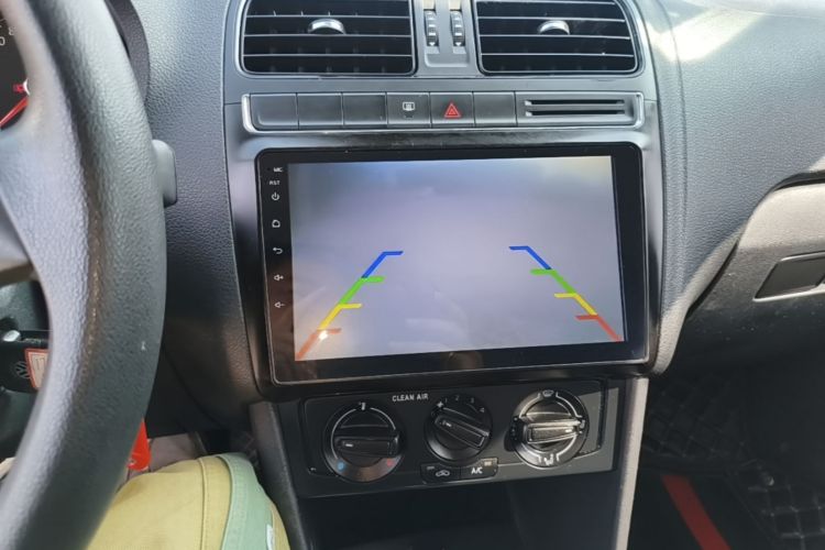Volkswagen Polo 2017 car image #17