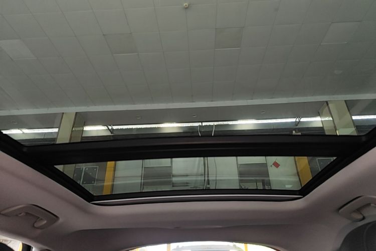 Audi Q3 2016 car image #18