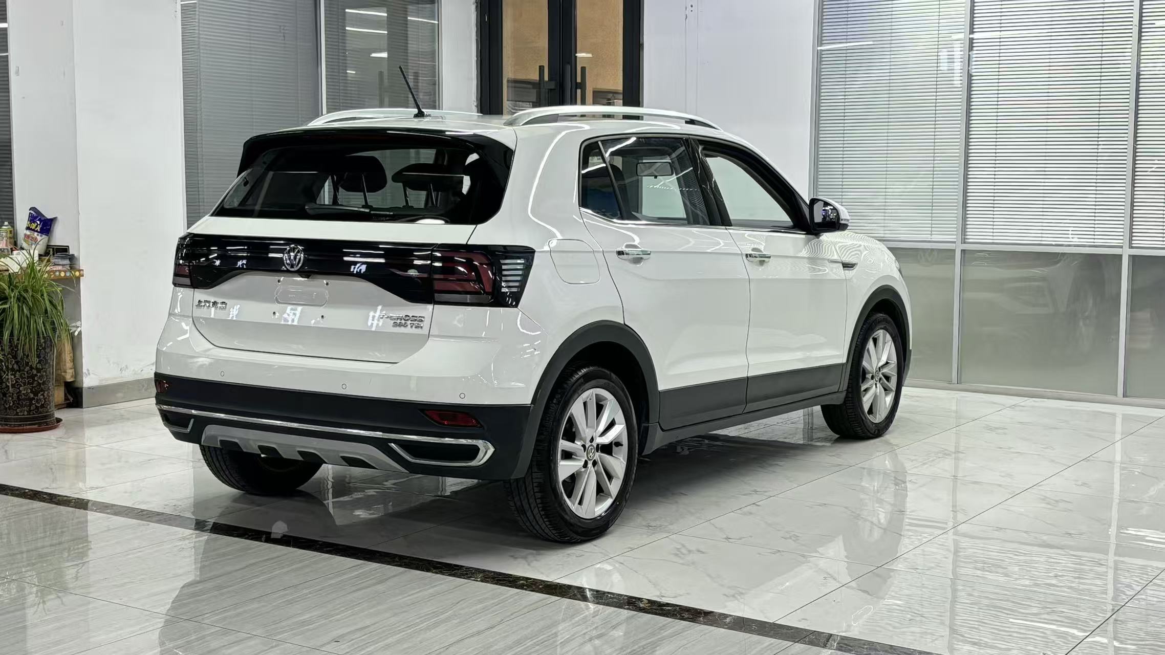 Volkswagen T-Cross 2019 car image #7