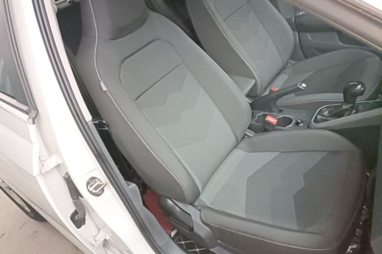 Volkswagen Polo 2020 car image #24