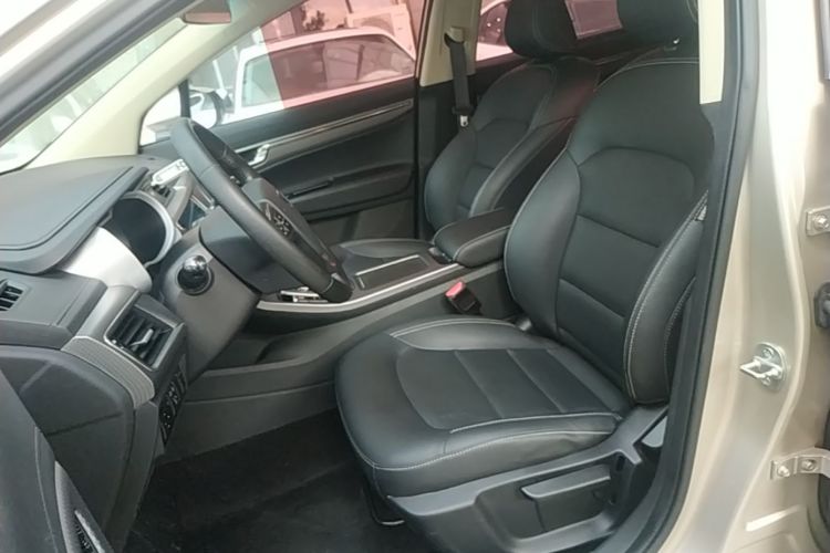 GEELY Emgrand GS 2018 изображение автомобиля #15