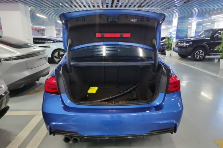 BMW 3 Series 2019 car image #19
