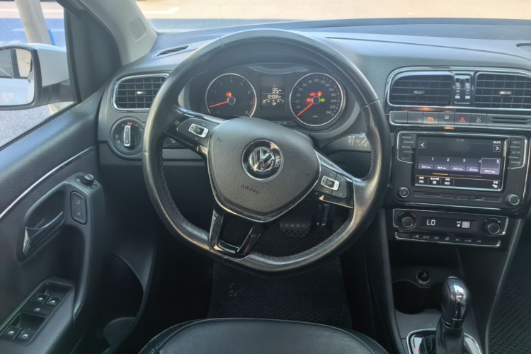 Volkswagen Polo 2015 #12 Volkswagen Polo 2015 car image #12