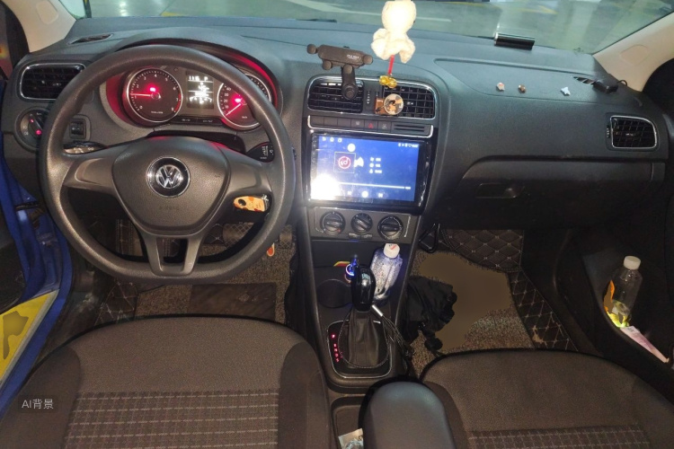 Volkswagen Polo 2015 car image #11