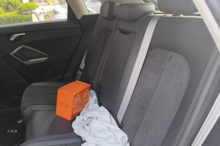 Audi Q3 2021 car image #19
