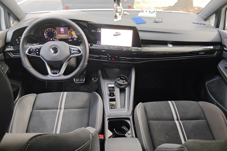 Volkswagen Golf 2022 car image #7