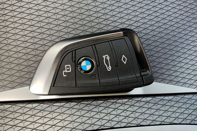 BMW 3 Series 2025 #14 BMW 3 Series 2025 car image #14