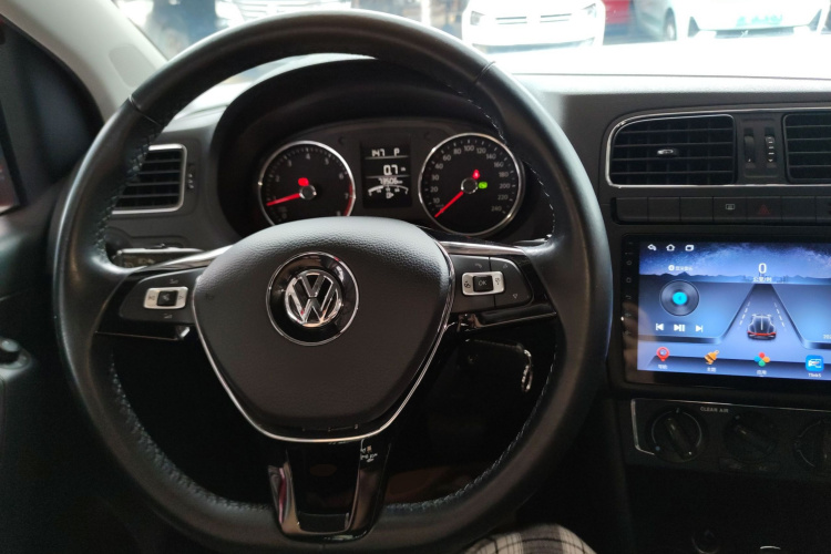 Volkswagen Polo 2016 car image #11