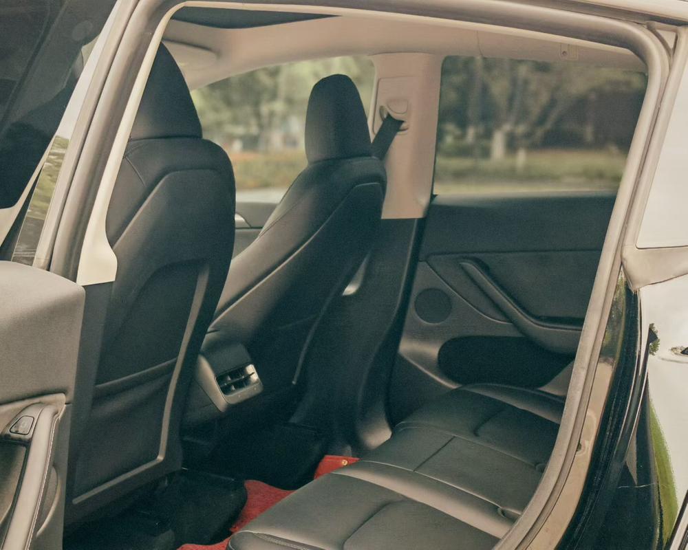 Tesla Model Y 2023 car image #9