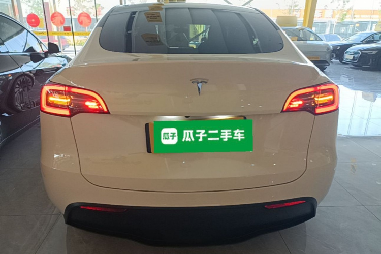 Tesla Model Y 2023 #4 Tesla Model Y 2023 car image #4