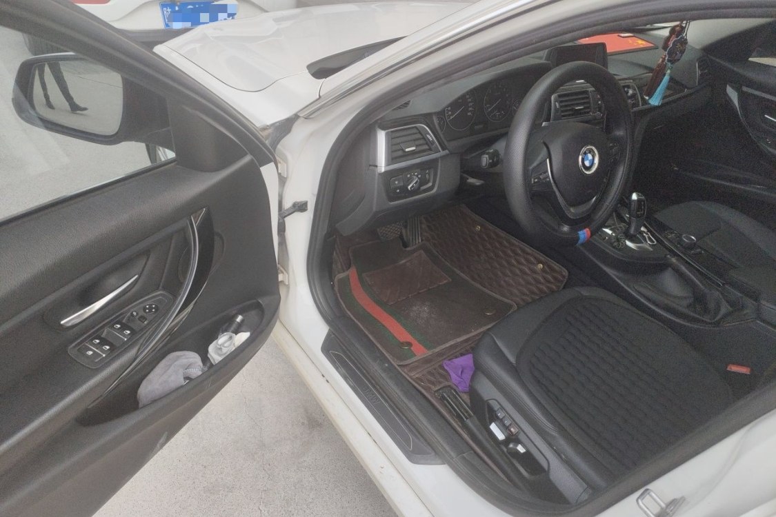 BMW 3 Series 2017 car image #25