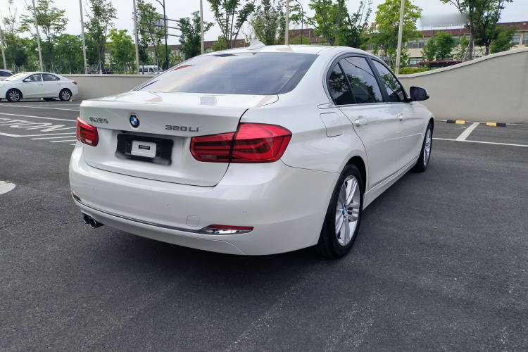 BMW 3 Series 2017 #5 BMW 3 Series 2017 car image #5