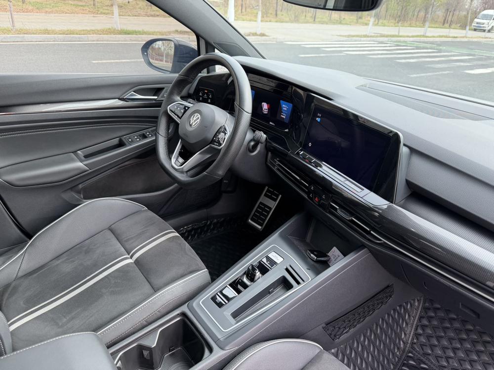 Volkswagen Golf 2022 car image #14