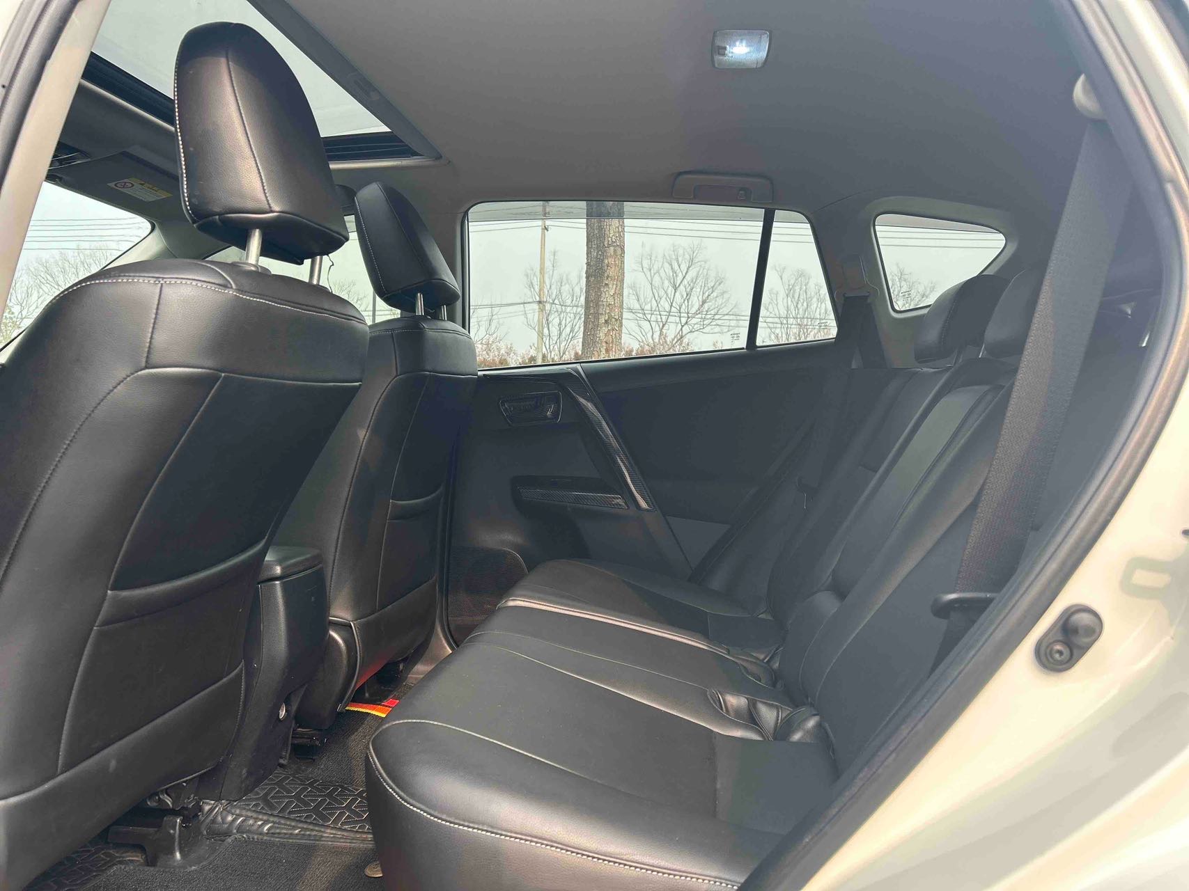 Toyota RAV4 2019 car image #9