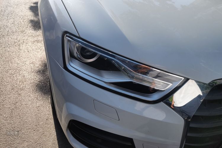 Audi Q3 2017 car image #8