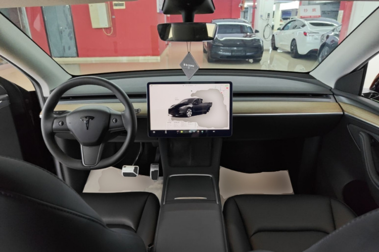 Tesla Model Y 2023 #10 Tesla Model Y 2023 car image #10