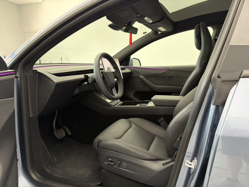 Tesla Model Y L 2026 car image #4