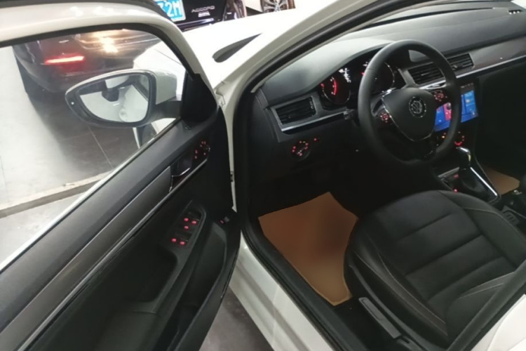 Volkswagen Bora 2017 immagine di auto #16
