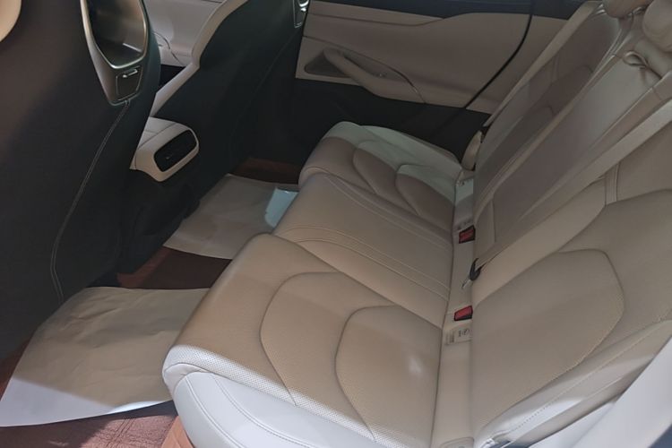 MI SU7 2025 car image #17