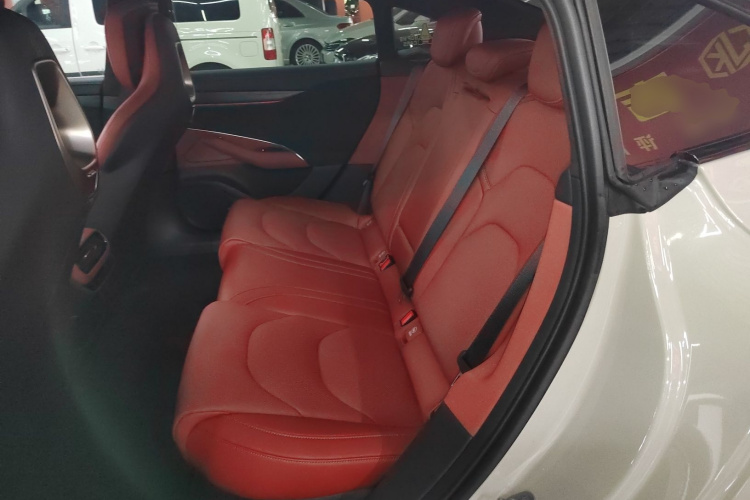 MI SU7 2025 image de voiture #17