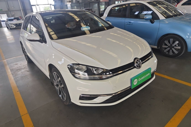 Volkswagen Golf 2020 car image #4