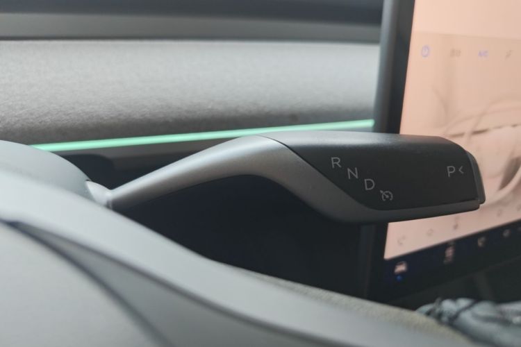 Tesla Model Y 2023 #14 Tesla Model Y 2023 car image #14