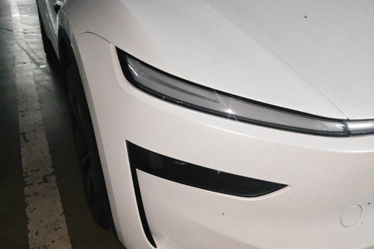 Tesla Model Y 2025 #8 Tesla Model Y 2025 car image #8