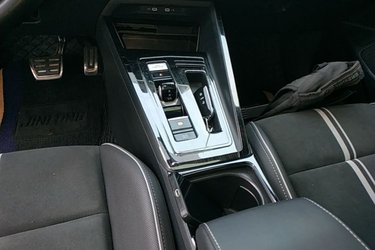 Volkswagen Golf 2022 car image #14