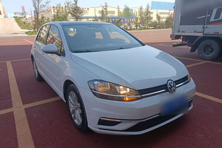 Volkswagen Golf 2018 car image #6