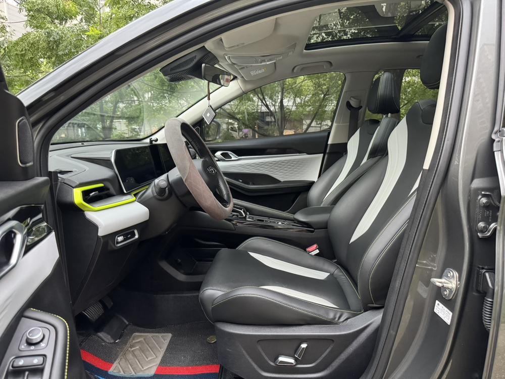 GEELY Coolray 2023 car image #16
