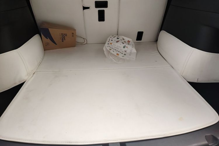 Tesla Model Y 2023 car image #19