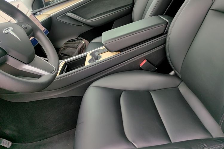 Tesla Model Y 2022 car image #15