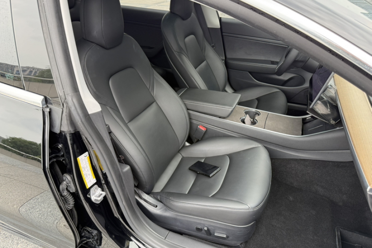 Tesla Model 3 2020 car image #27