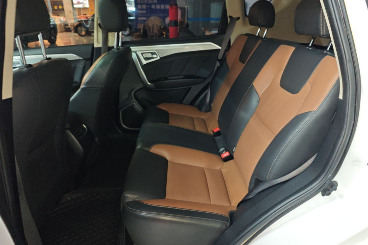 GEELY Vision X6 2017 immagine di auto #13