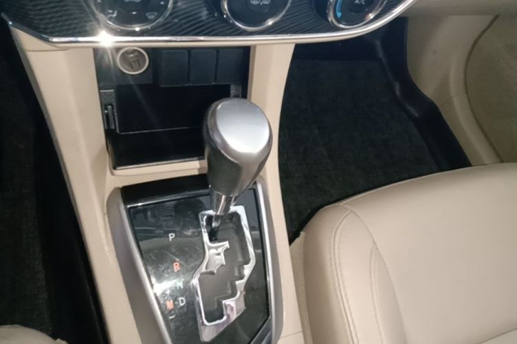 Toyota Corolla 2017 #14 Toyota Corolla 2017 car image #14